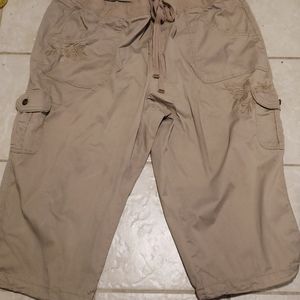 Khaki Capri pants 3x